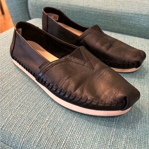 Black leather Toms